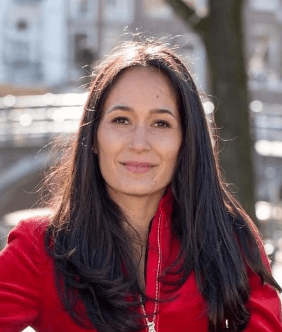 Portrait photo of Loes Fokker