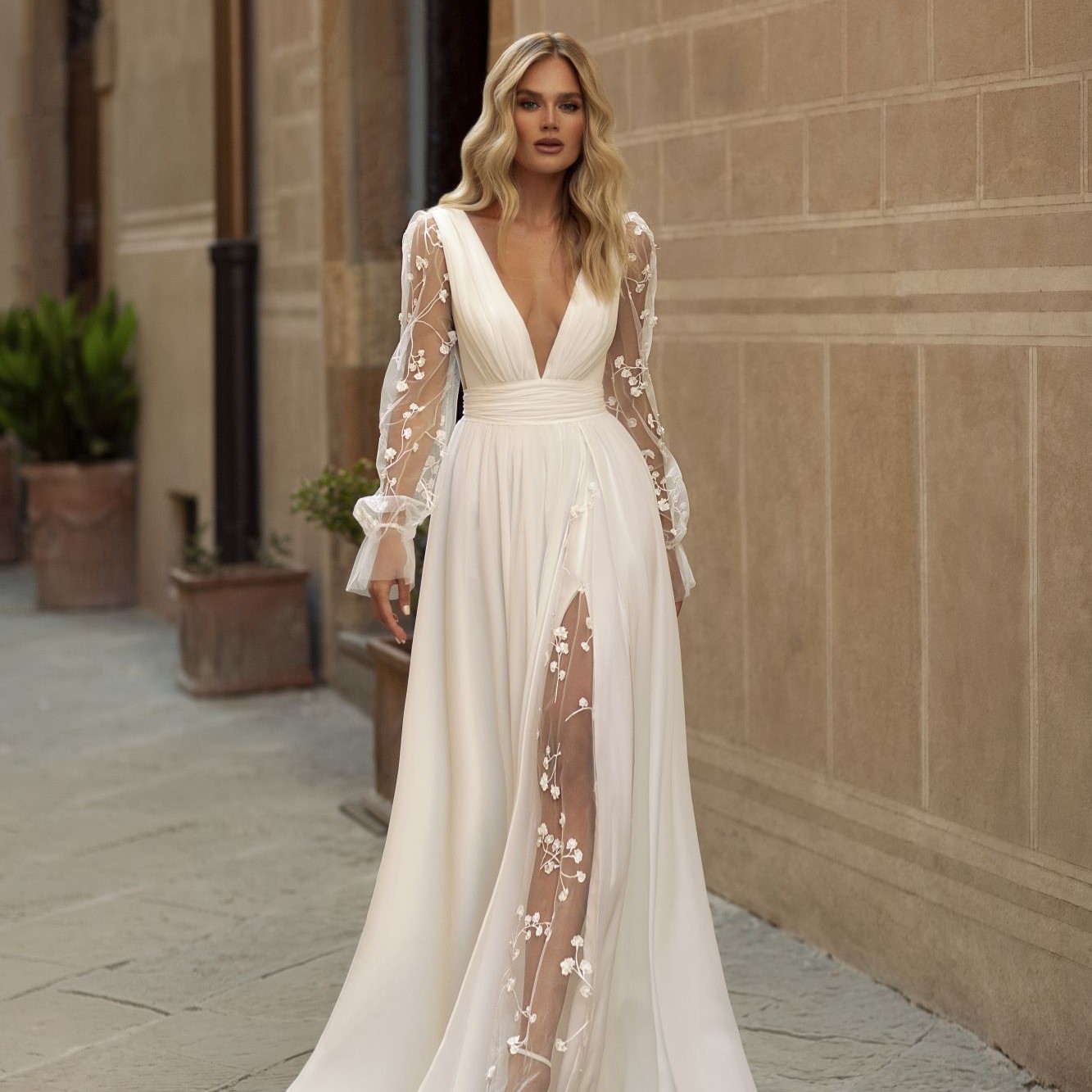 Schlichtes Standesamtkleid mit klaren Linien