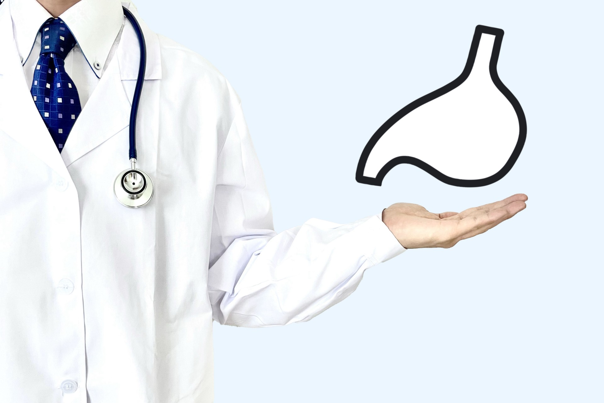 胃がんのリスク要因を説明する消化器内科医｜ピロリ菌感染・喫煙・高塩分食生活・家族歴が主な要因