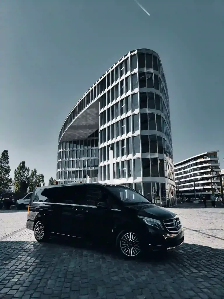 Weitwinkel Aufnahme von einem Mercedes Sprinter in Frankfurt am Main