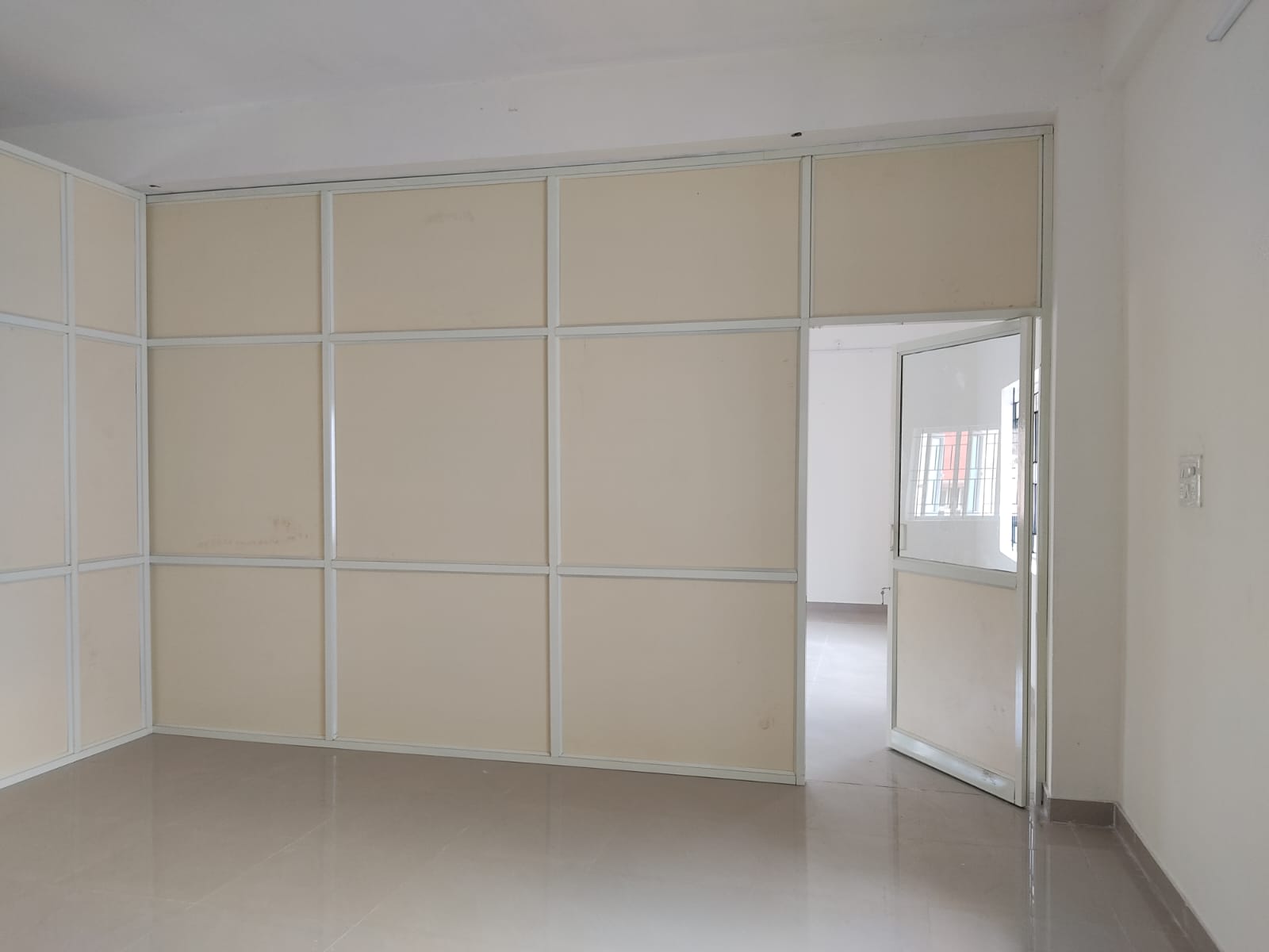 Aluminium-Partitions-NVR-InteriorsandExteriors (1)