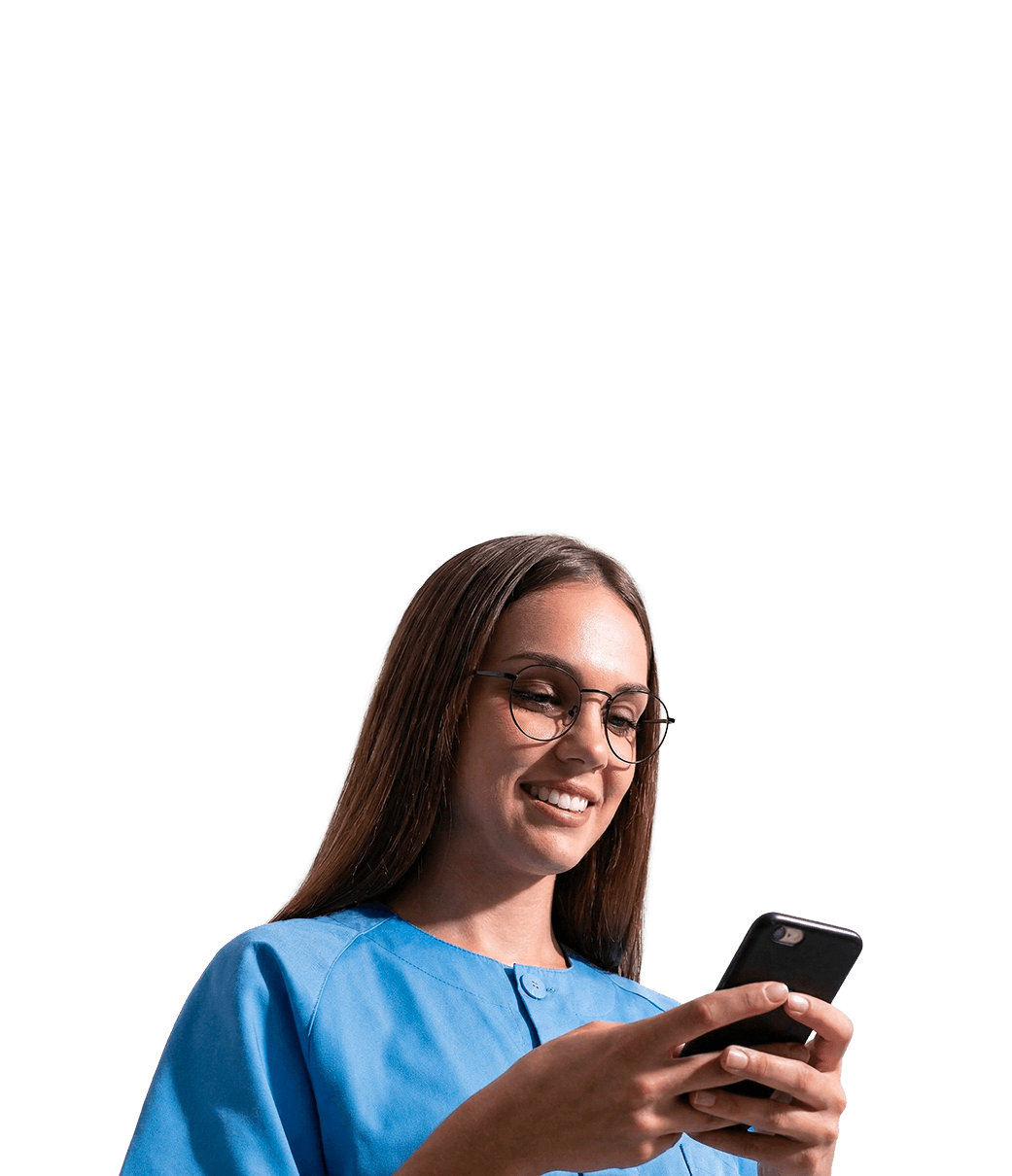 enfermeira usando smartphone