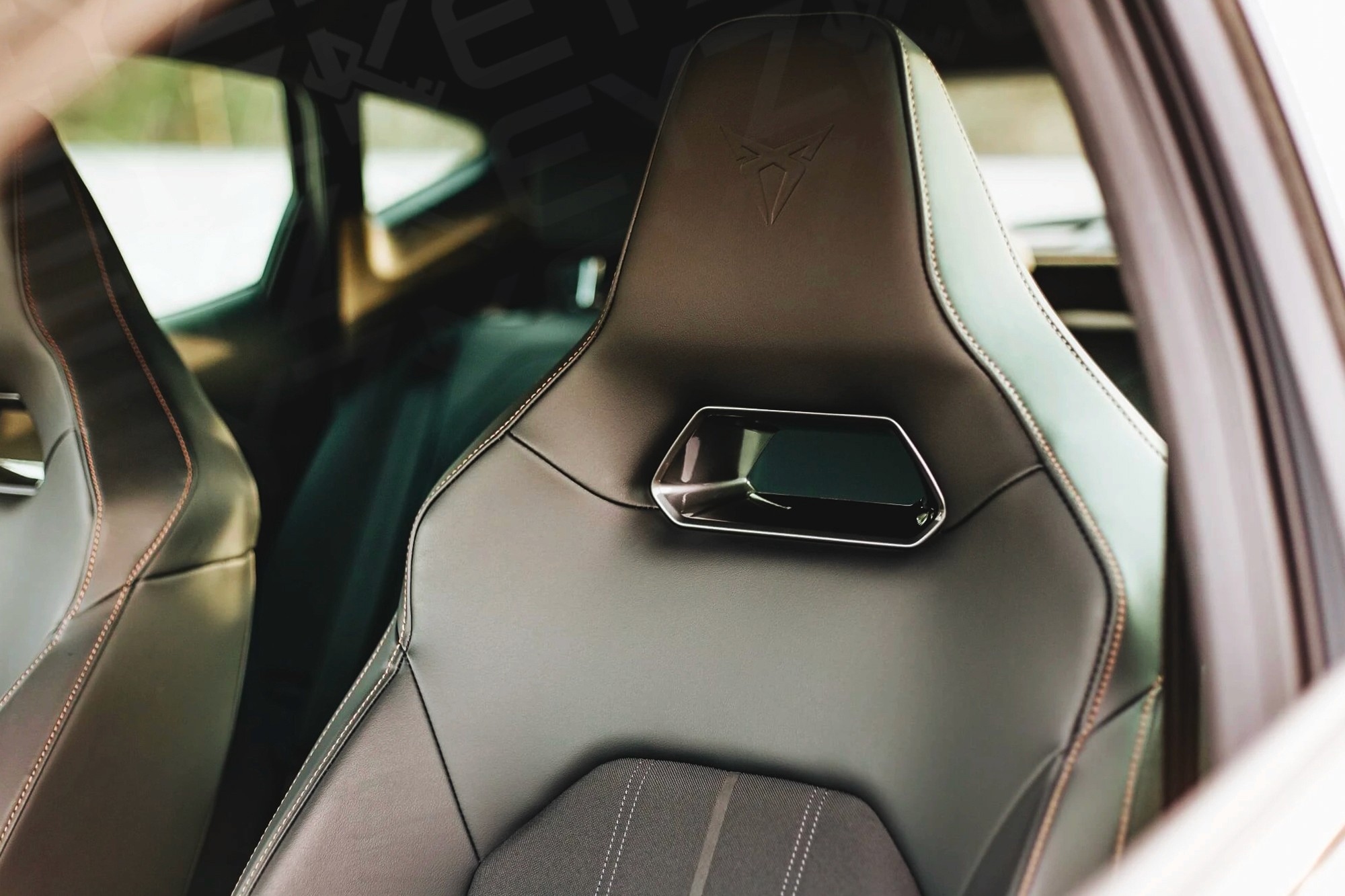 Sièges Cupra Formentor Noir – Location SUV à Dubaï | Keyz Rent