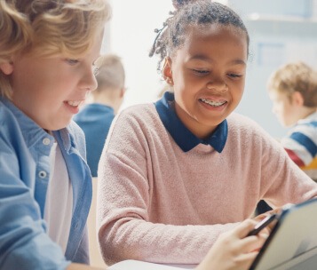 alunos utilizando gamificação em sala de aula