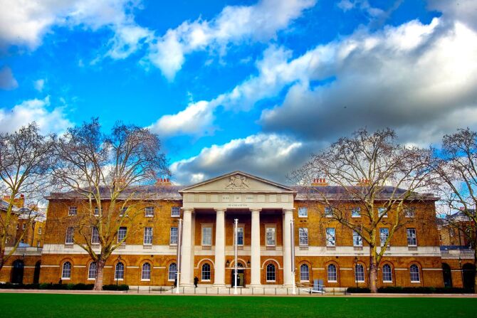 15. Visit the Saatchi Gallery