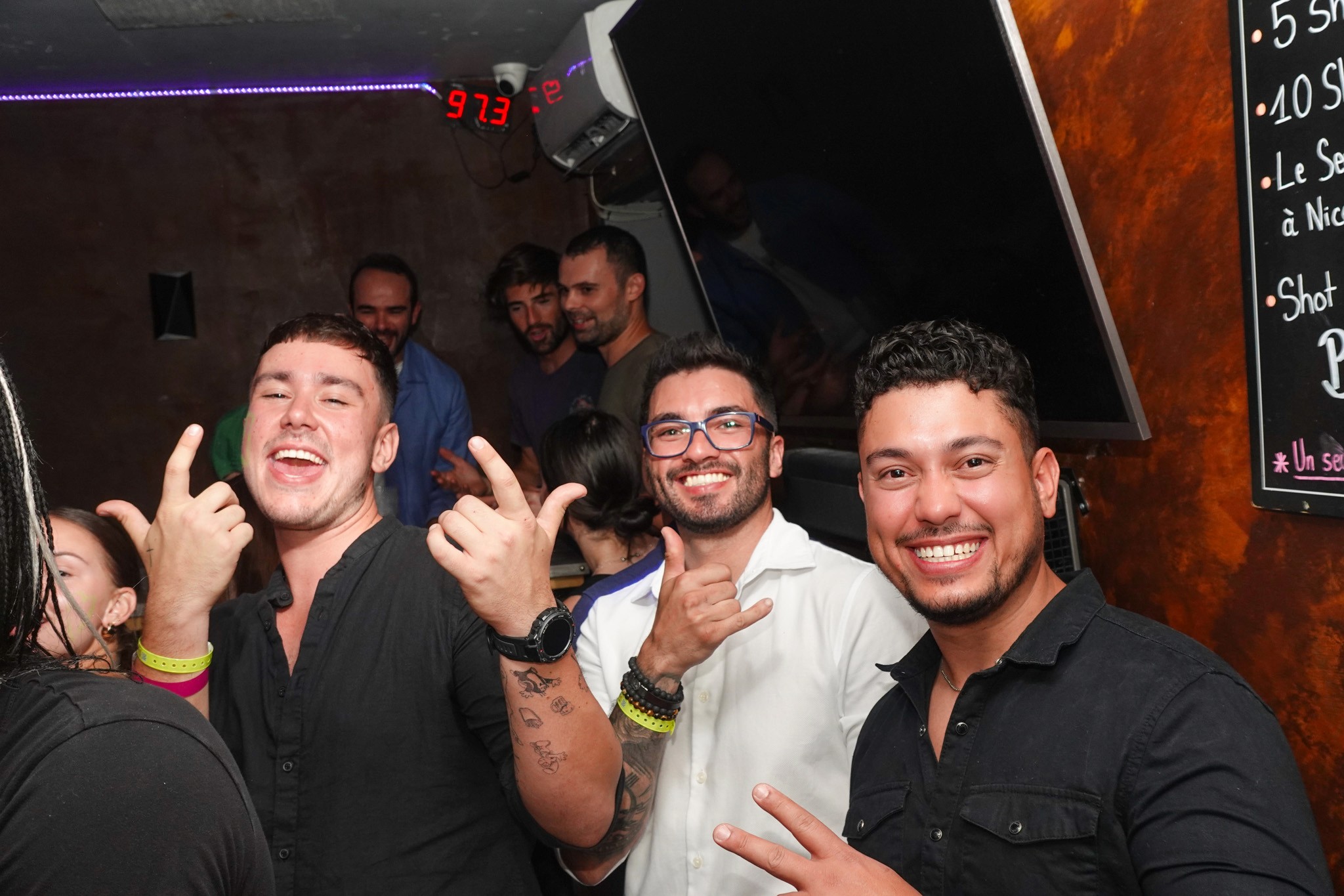 Students and Erasmus travelers enjoying nightlife together in Nice, moving between bars in the Old Town with a relaxed, social vibe.