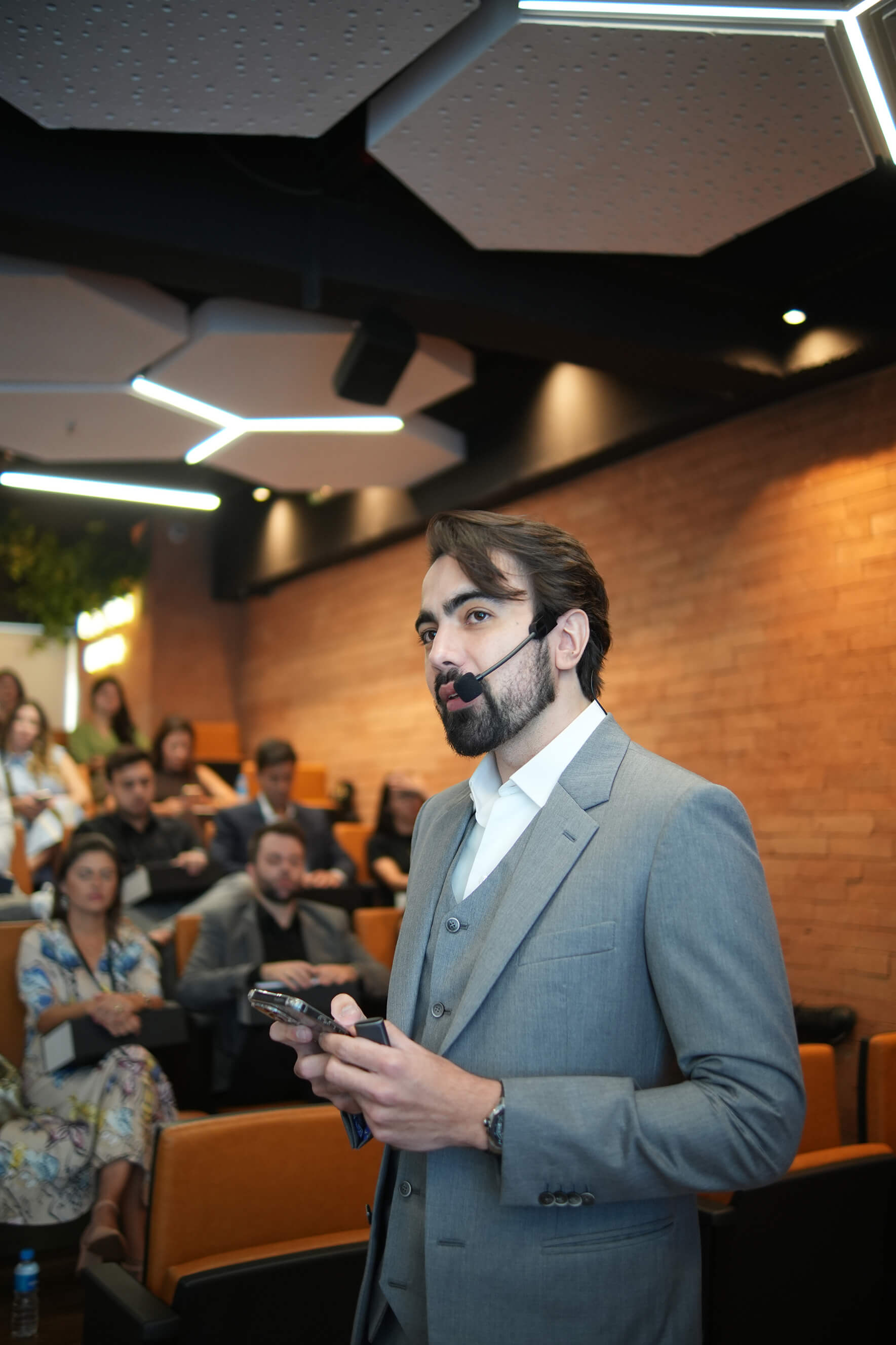 Dr. Mauricio Reis palestrando no Fuex. 