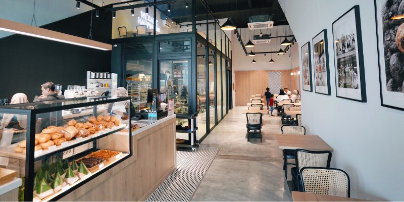 Interior dalaman cafe viral Chef Kecik yang terletak di Eco Majestic, Semenyih.