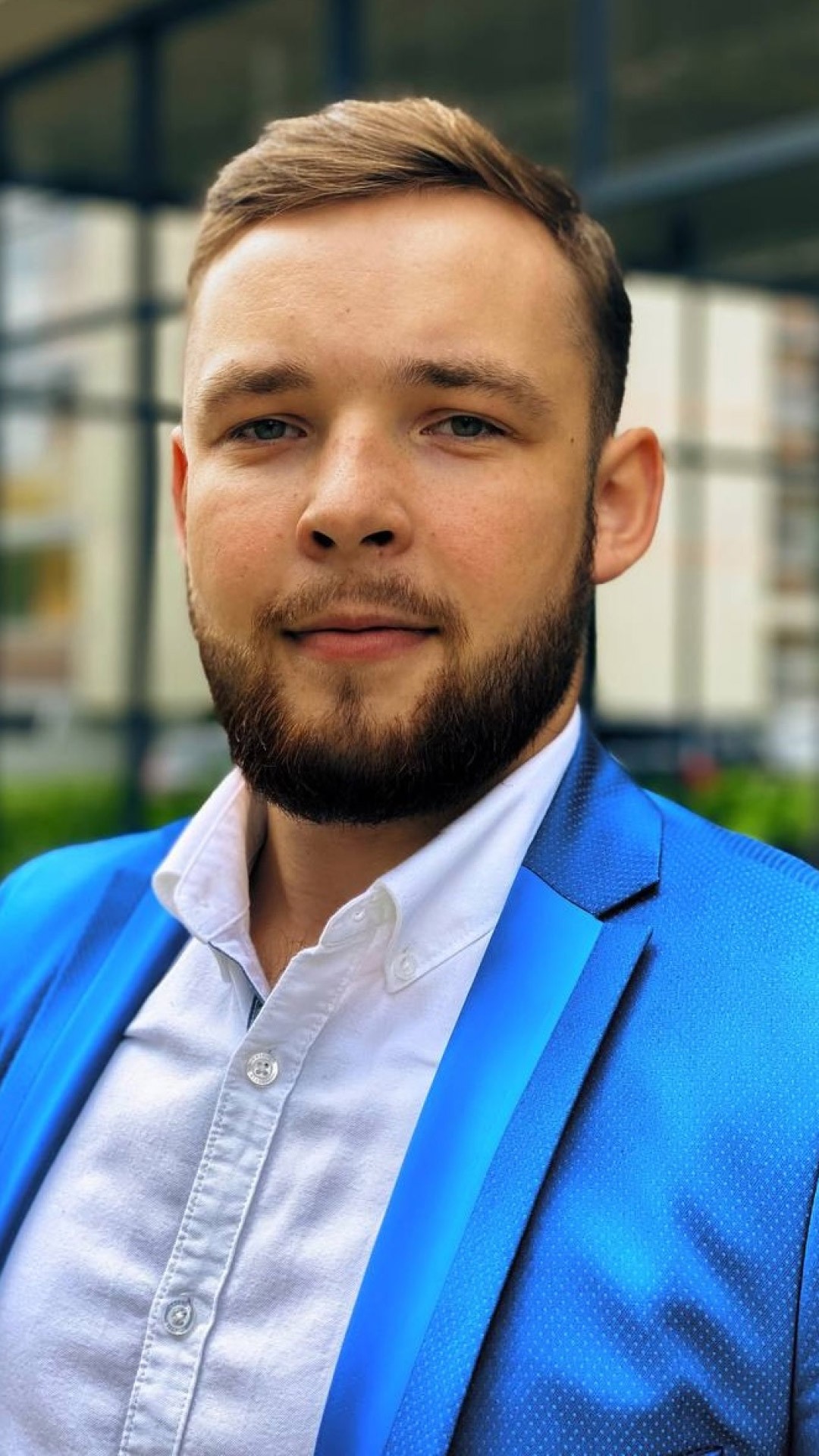 Portrait photo of a male wearing a blue suit