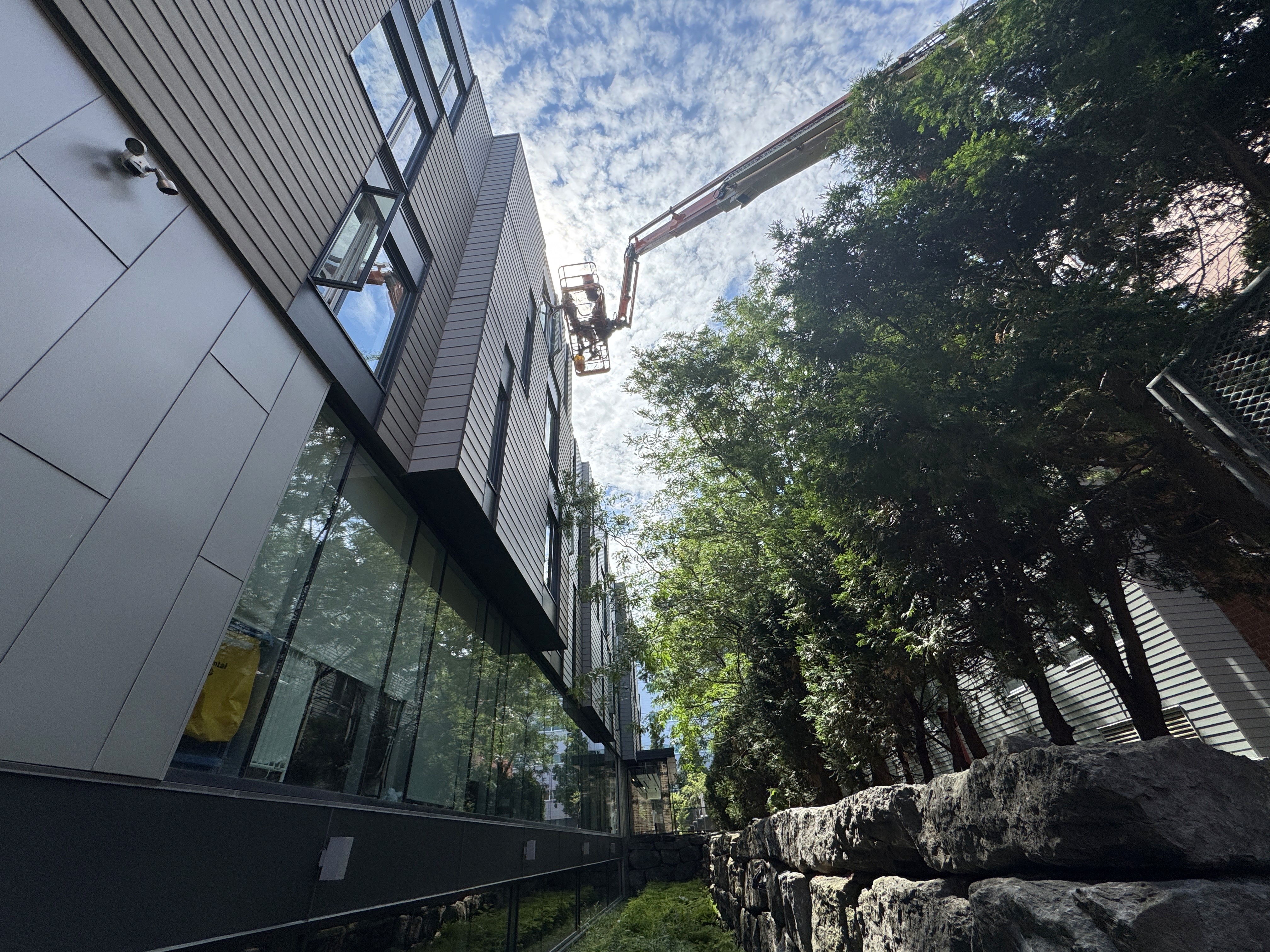 Débouchage de gouttières pour éviter les obstructions et fuites