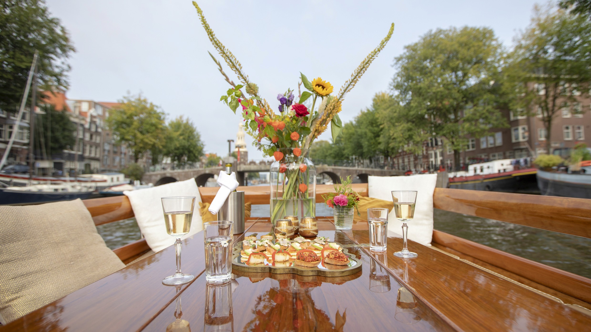 Boot Lieve - Privé Boottochten - Klassieke Salonboot Dinners en Snacks