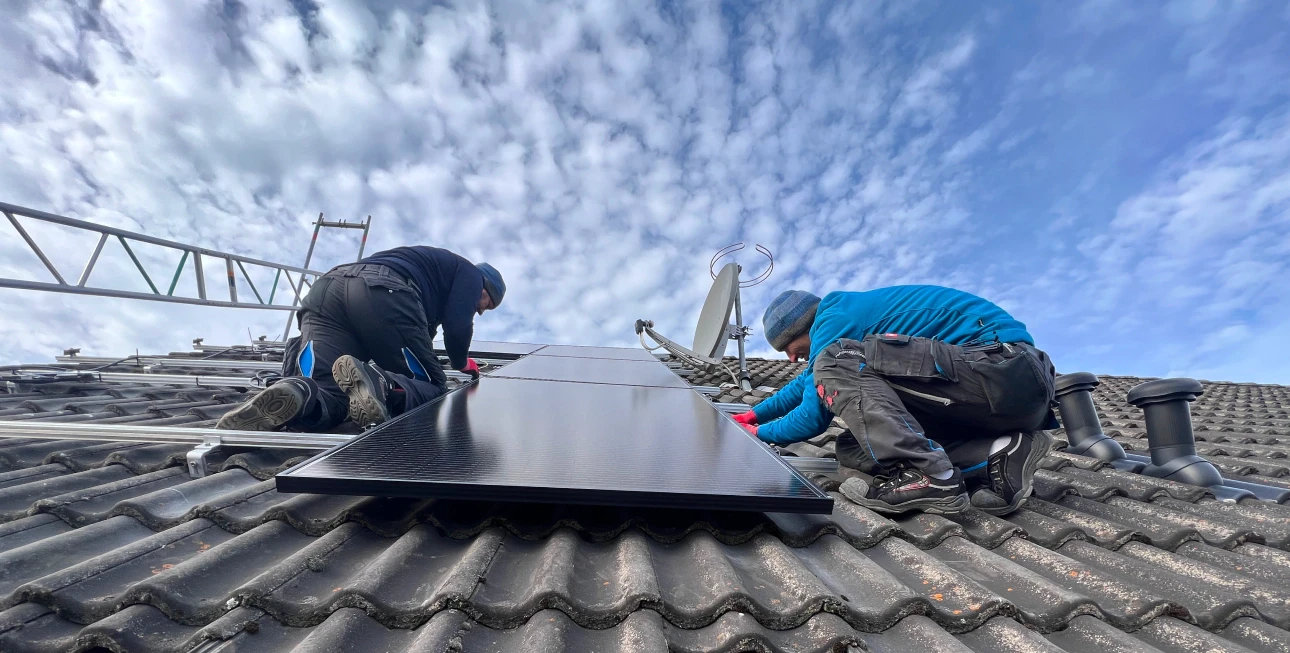 Beispiel-Projektbild von der Montage einer Photovoltaik-Anlage