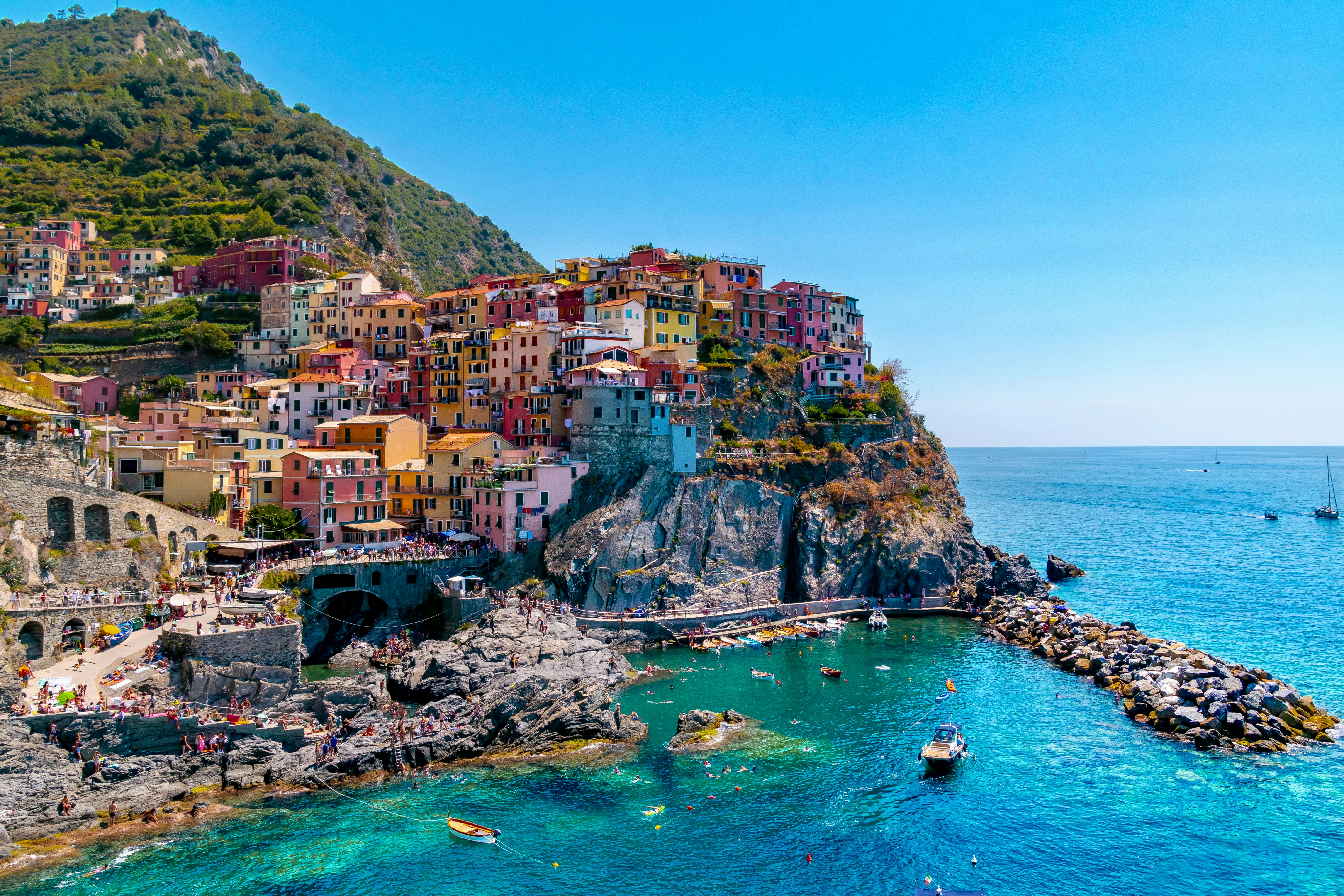 a small village on the shore of a body of water