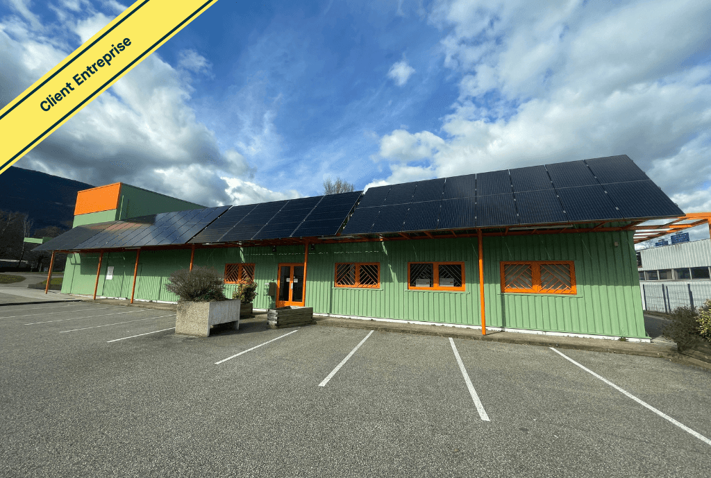 Photo d'une école à La Motte-Servolex en France équipée de panneaux photovoltaïques dont l'installation a été faite par Solarock.