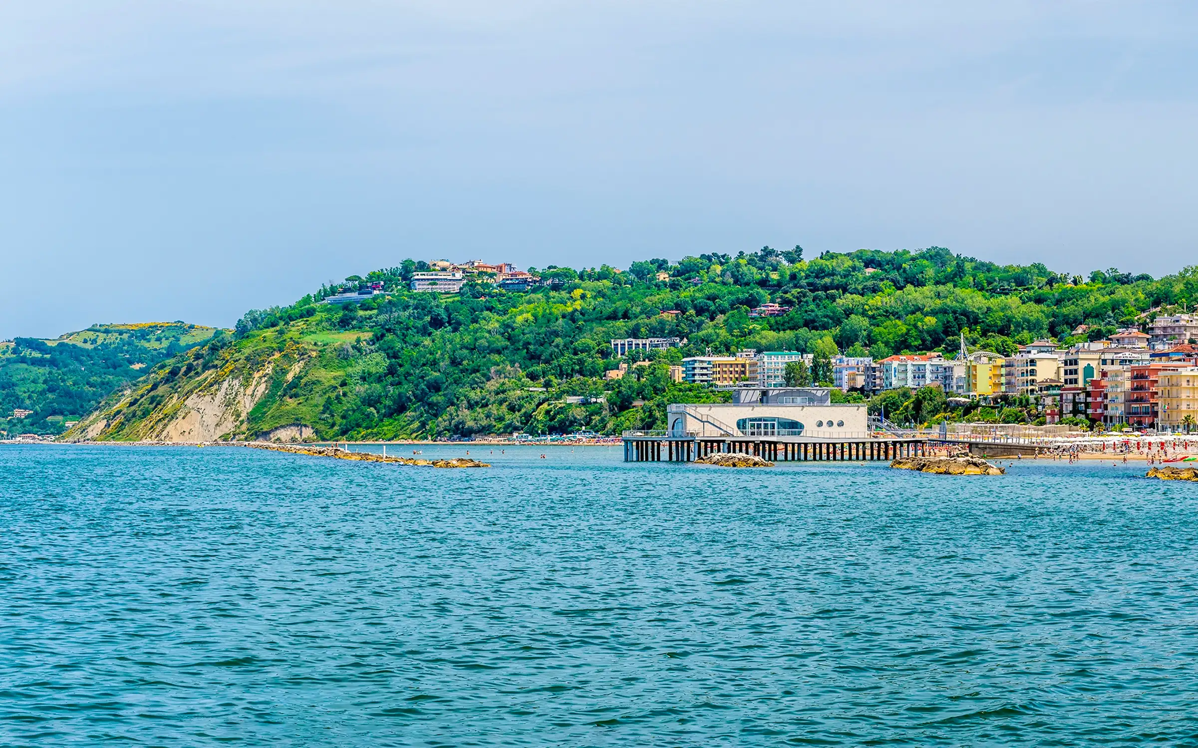 Vakker kystlinje langs Gabicce Mare, Adriaterhavskysten, Italia | Expa Travel
