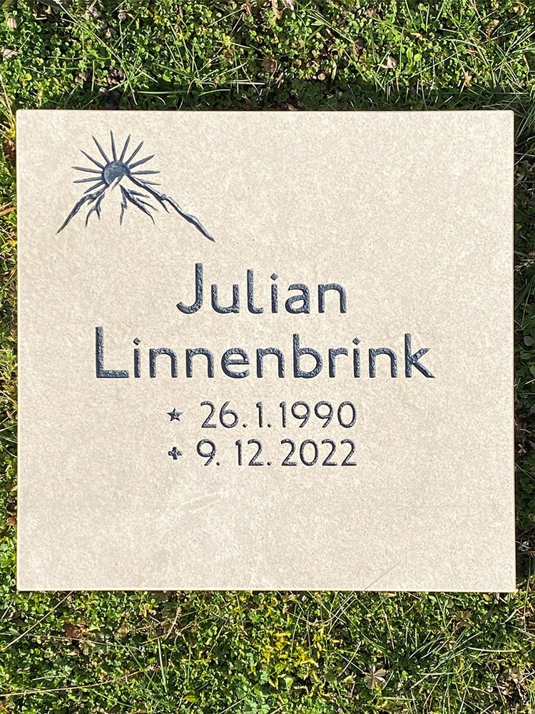 Grabsteine Weikert und Maier