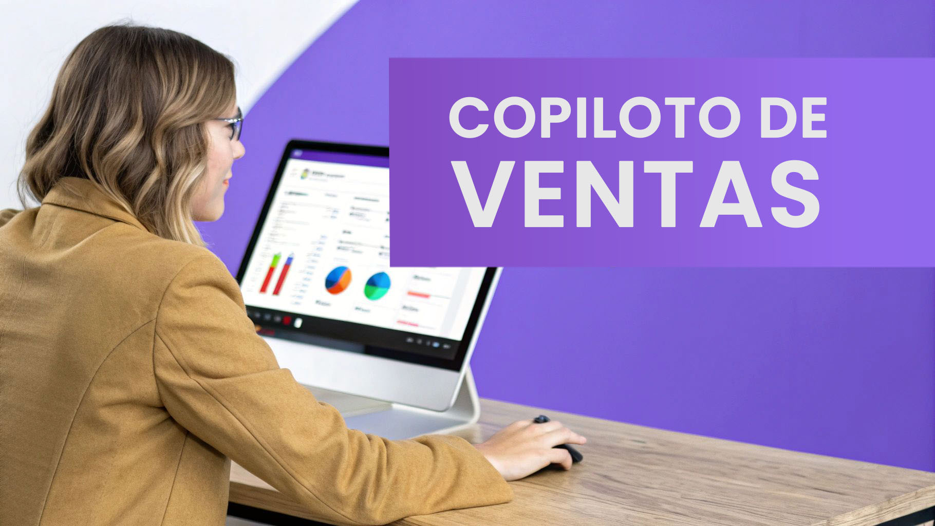 Mujer profesional usando software de inteligencia artificial para análisis de ventas en computadora