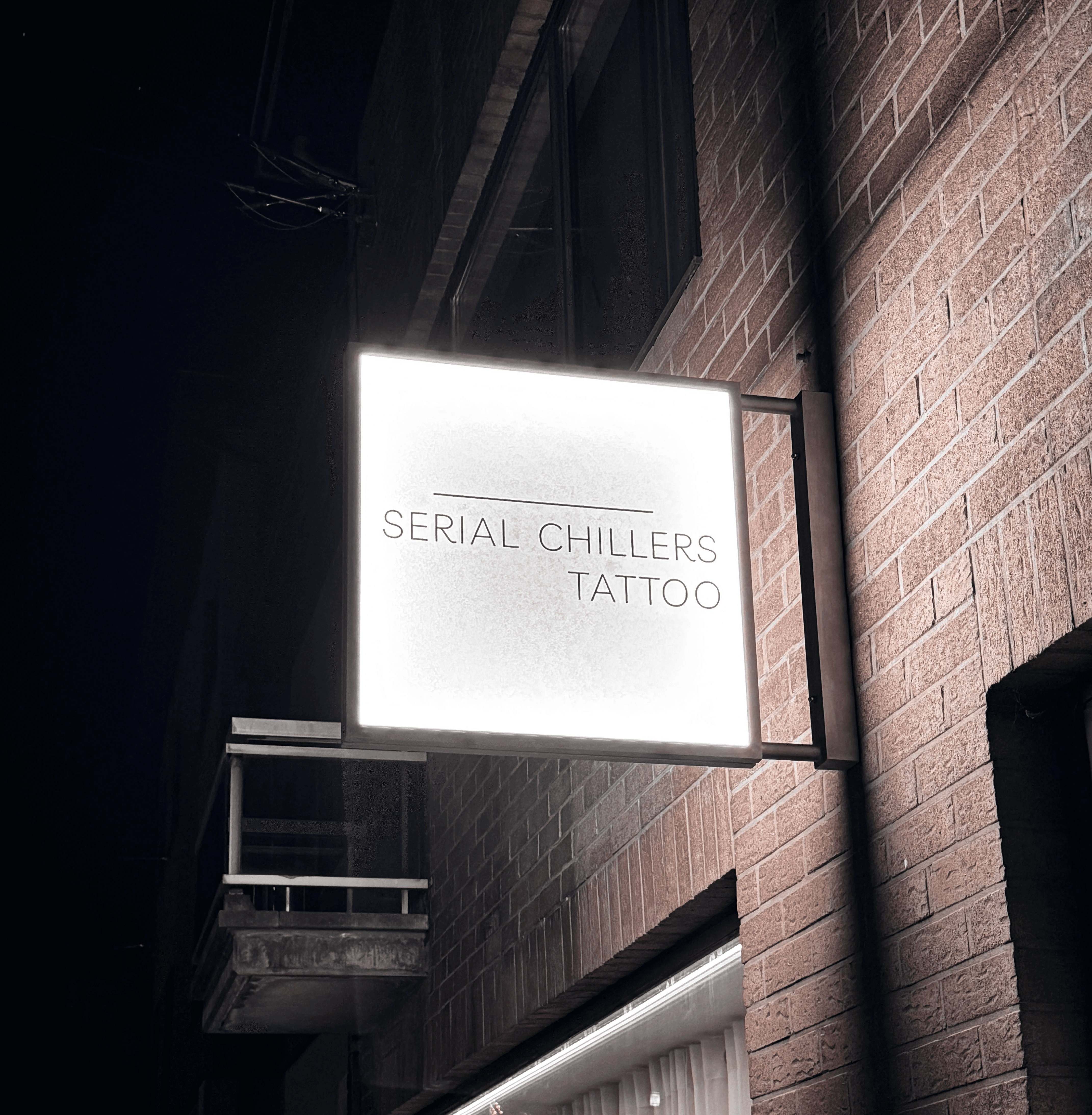 Maatwerk hanglampen van Bellini Lighting aan het plafond met gelijkmatige lichtverdeling en sfeervol effect