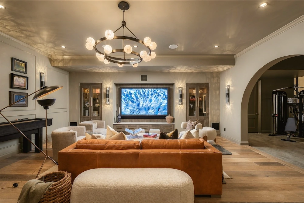 Reception room at 1408 Cliffbrook Drive