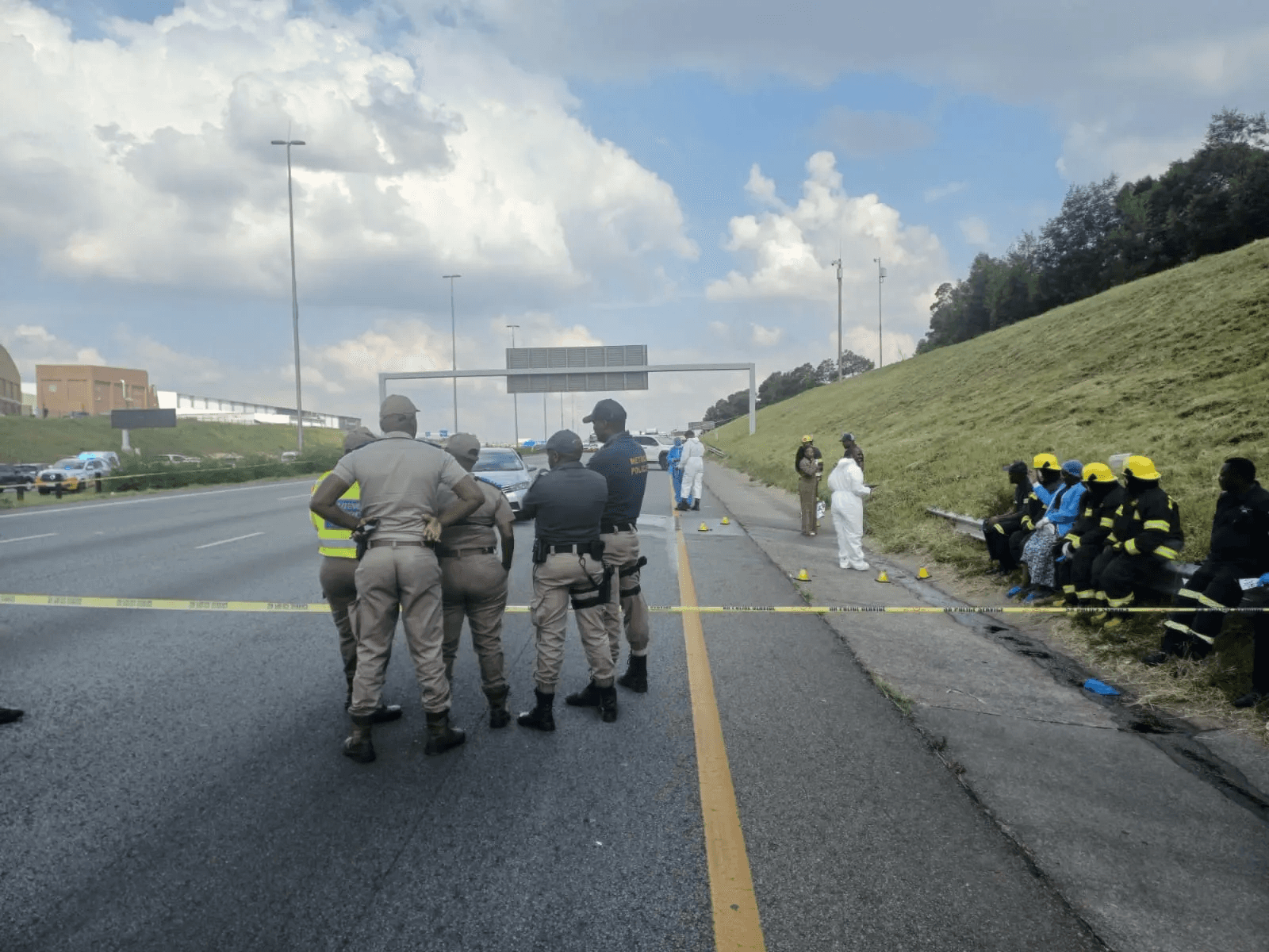 Photo:Three suspects killed following robbery, shootout on N12 – South African Daily