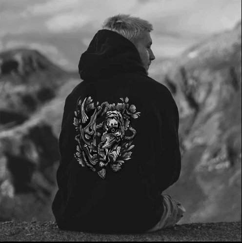Swift Saint Lifestyle Shot Oni Tiger Shirt