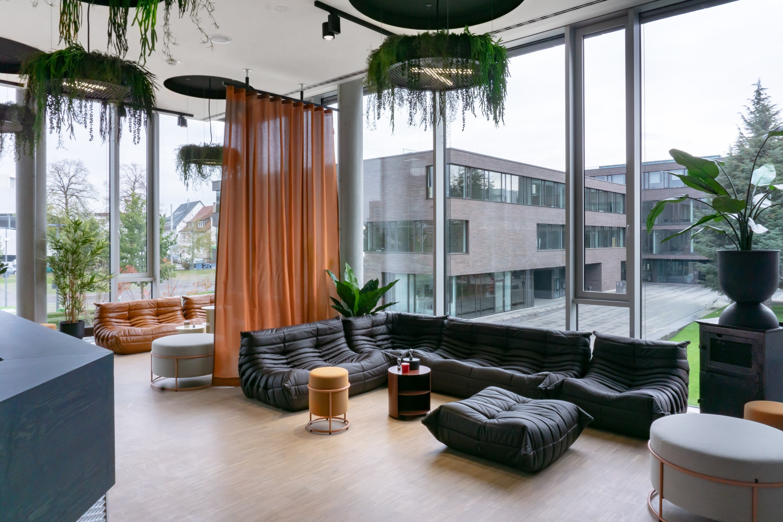 Empfangsbereich und Lounge im Campus Founders Start-up-Büro Heilbronn