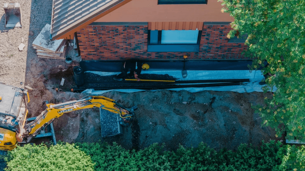 Maanrakennustyöt kaivinkoneella