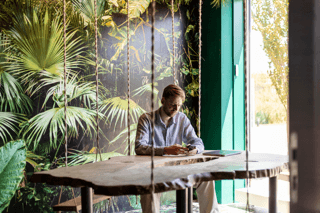 Jesse in hoofdkantoor van social media bureau Social Youth in Zwolle