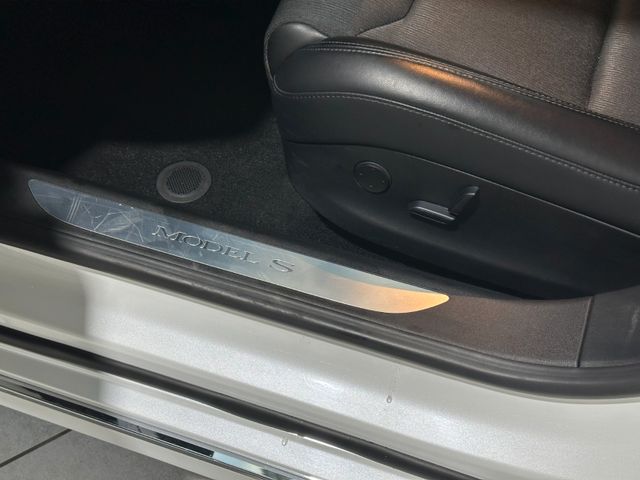 TESLA Model S 2018 WHITE Gebrauchtwagen - Galeriebild 11