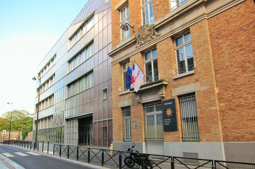 Facade du lycée Auguste Renoir