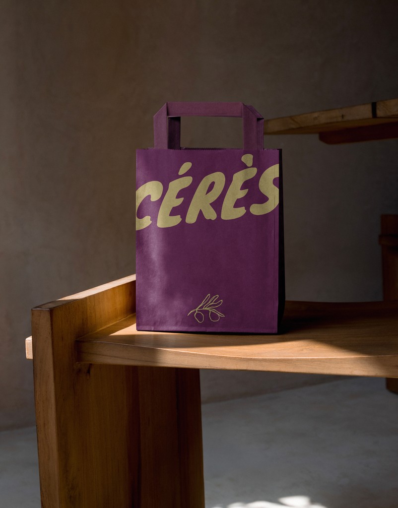 Signalétique extérieure du restaurant Au fil du goût, alliant visibilité et identité graphique forte. Composition graphique moderne pour une communication claire et attractive.