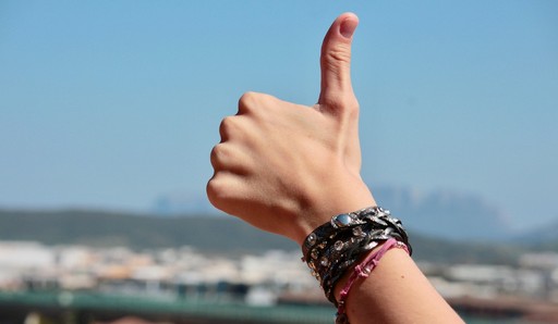 a thumb up, illustrating the safety