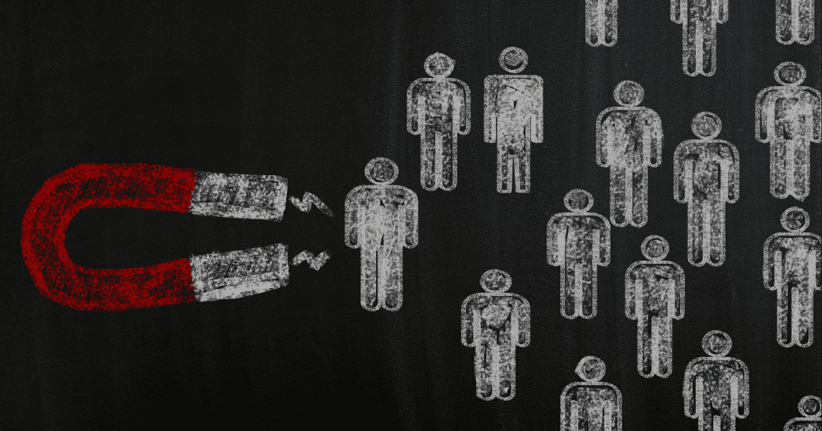 Magneetti vetää ihmisiä puoleen havainnollistaen markkinointia