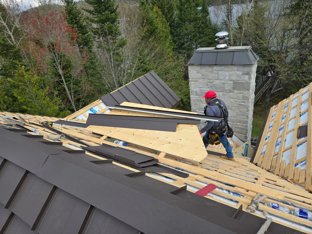 Installation toiture acier Sainte-Rose Laval - équipe certifiée