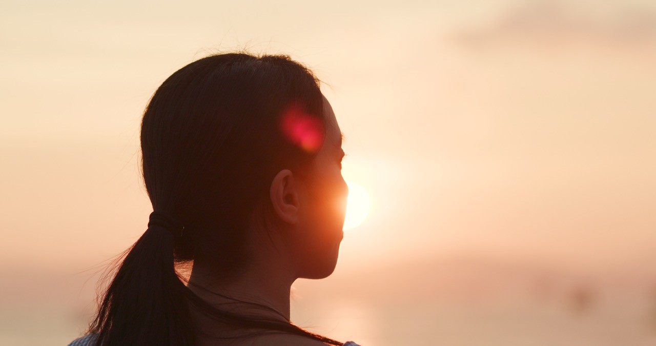 sunrise resets circadian clock hormone production metabolism leptin-melanocortin system