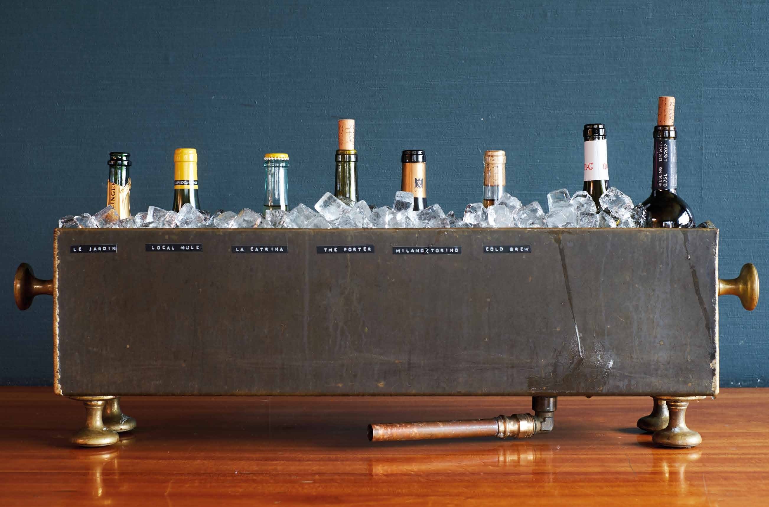 Wein und Champagner auf Eis im Schöllmanns in Offenburg