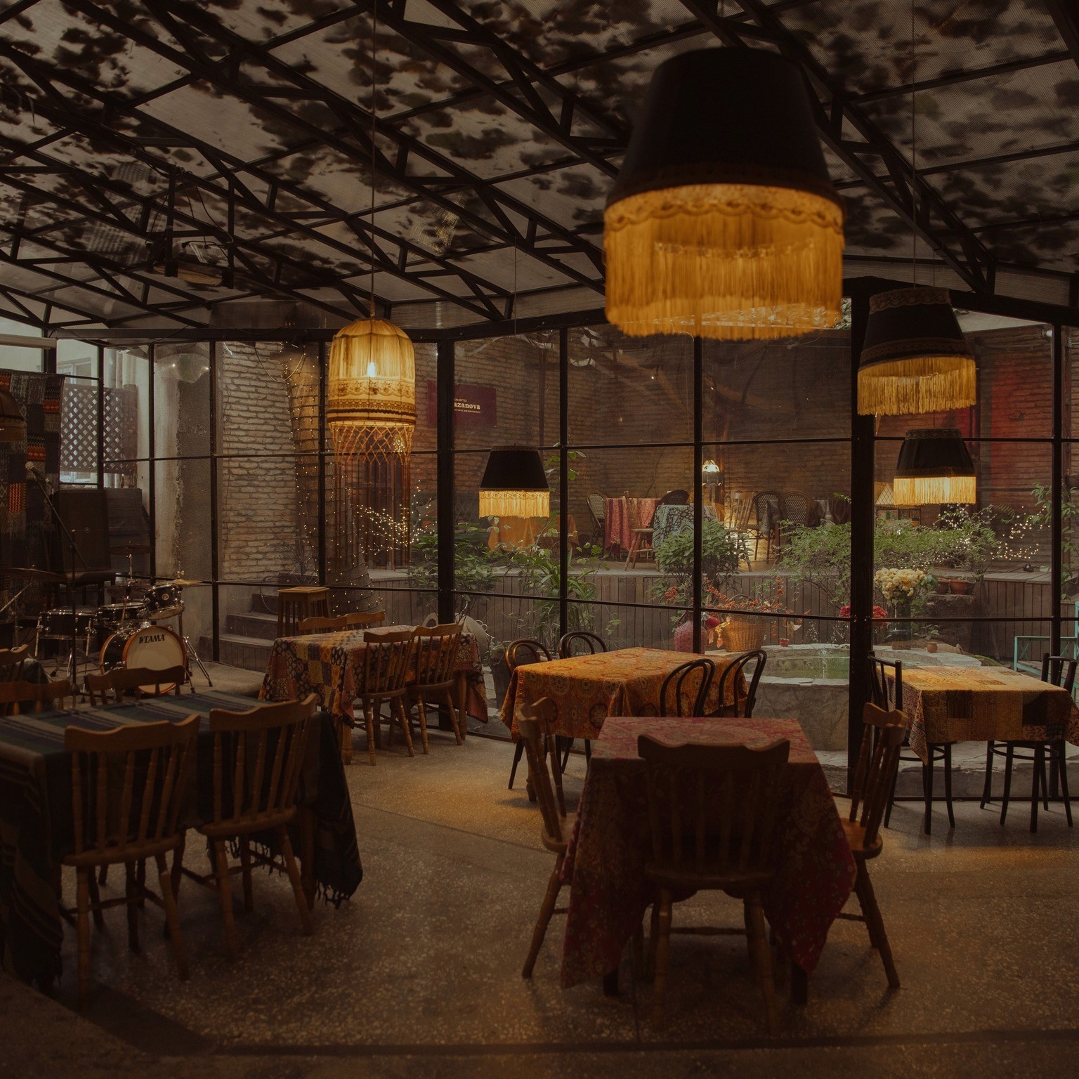 Zazanova Salon Restaurant