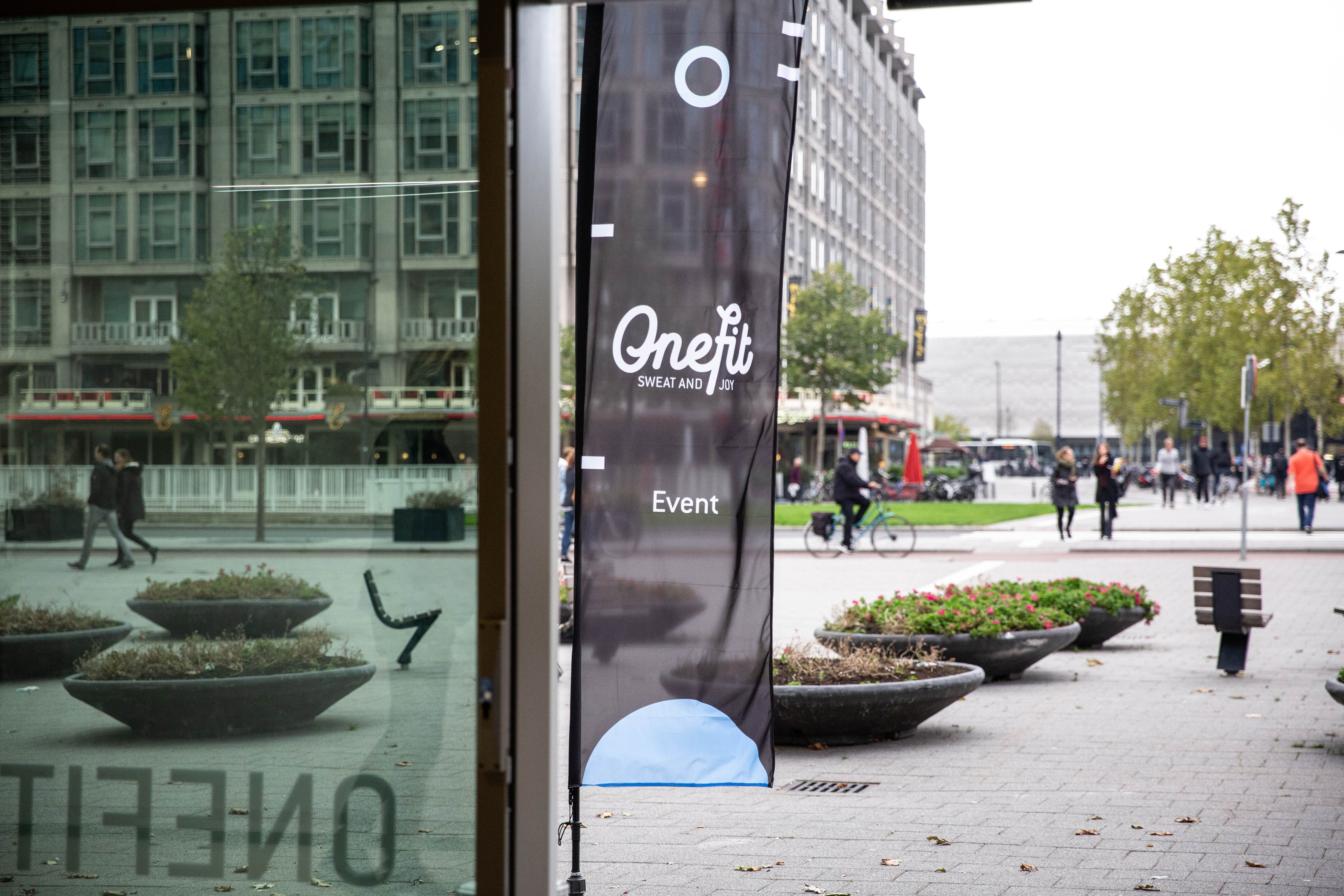 Photo of one of the banners at the Weena, showing the Popup Gym events