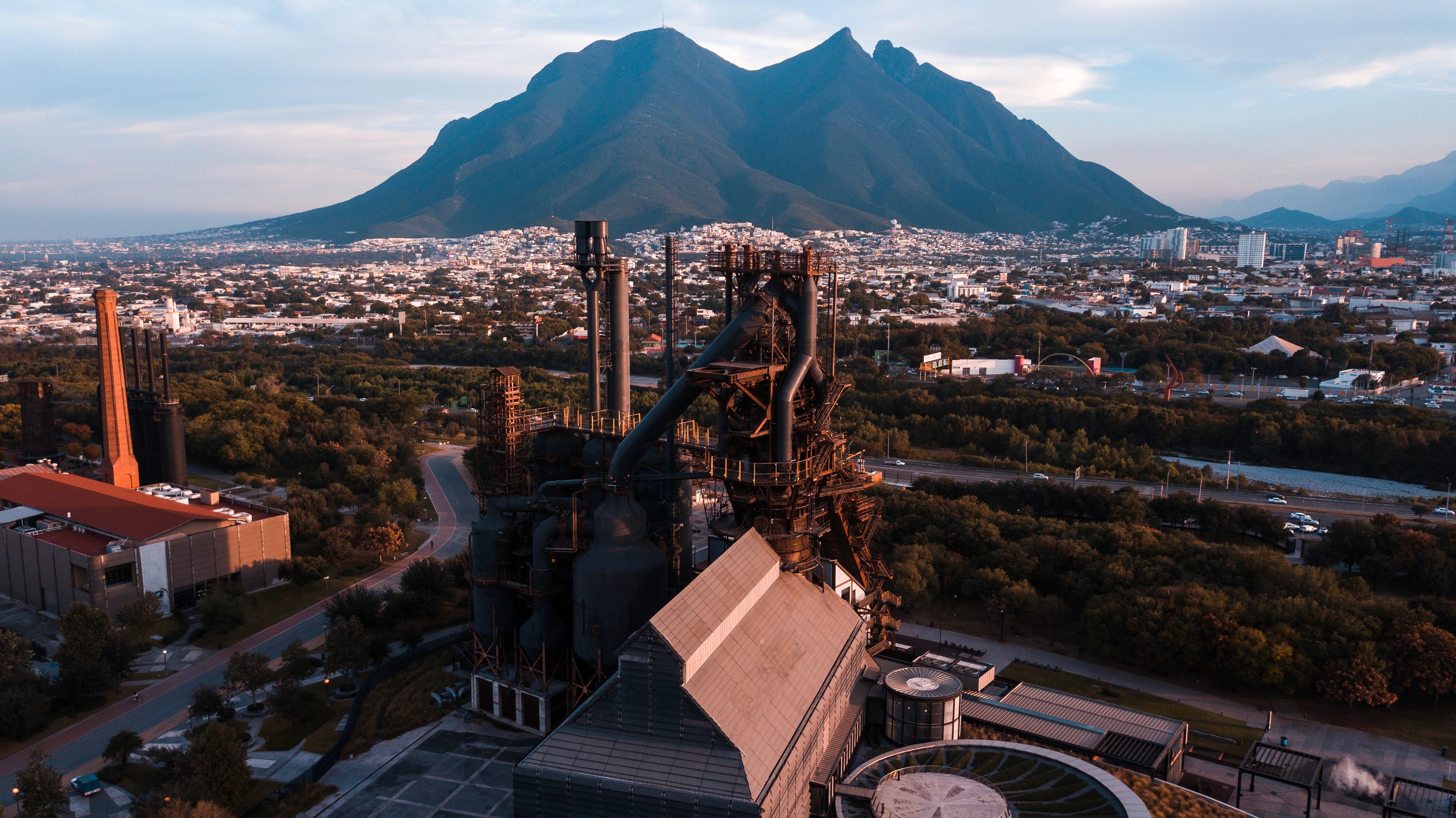Vista panorámica de Monterrey, México, sede de Epsilon Technologies, expertos en soluciones de transformación digital.
