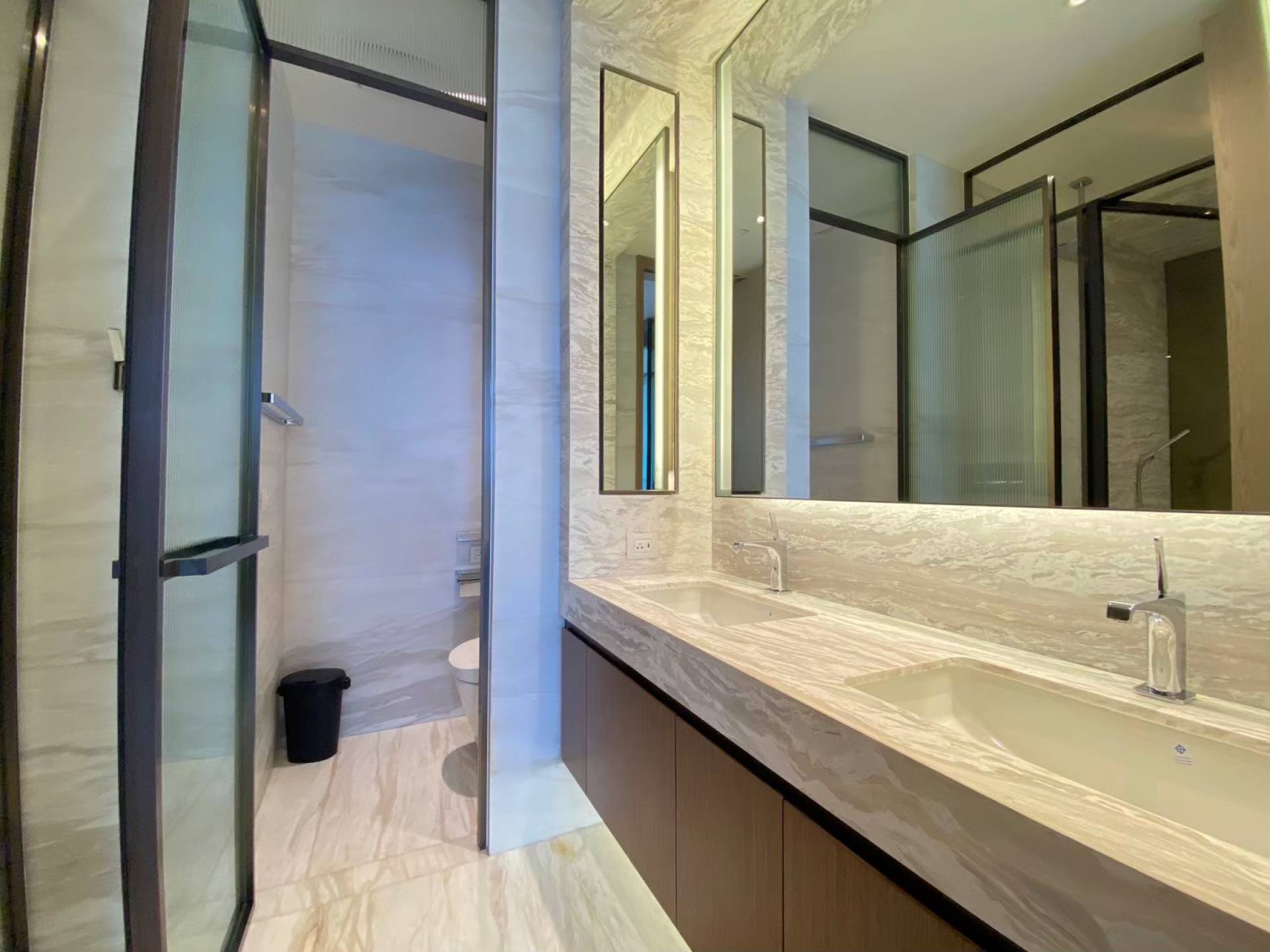 SCOPE Langsuan Luxury 1 Bedroom Pet-Friendly Condo 5