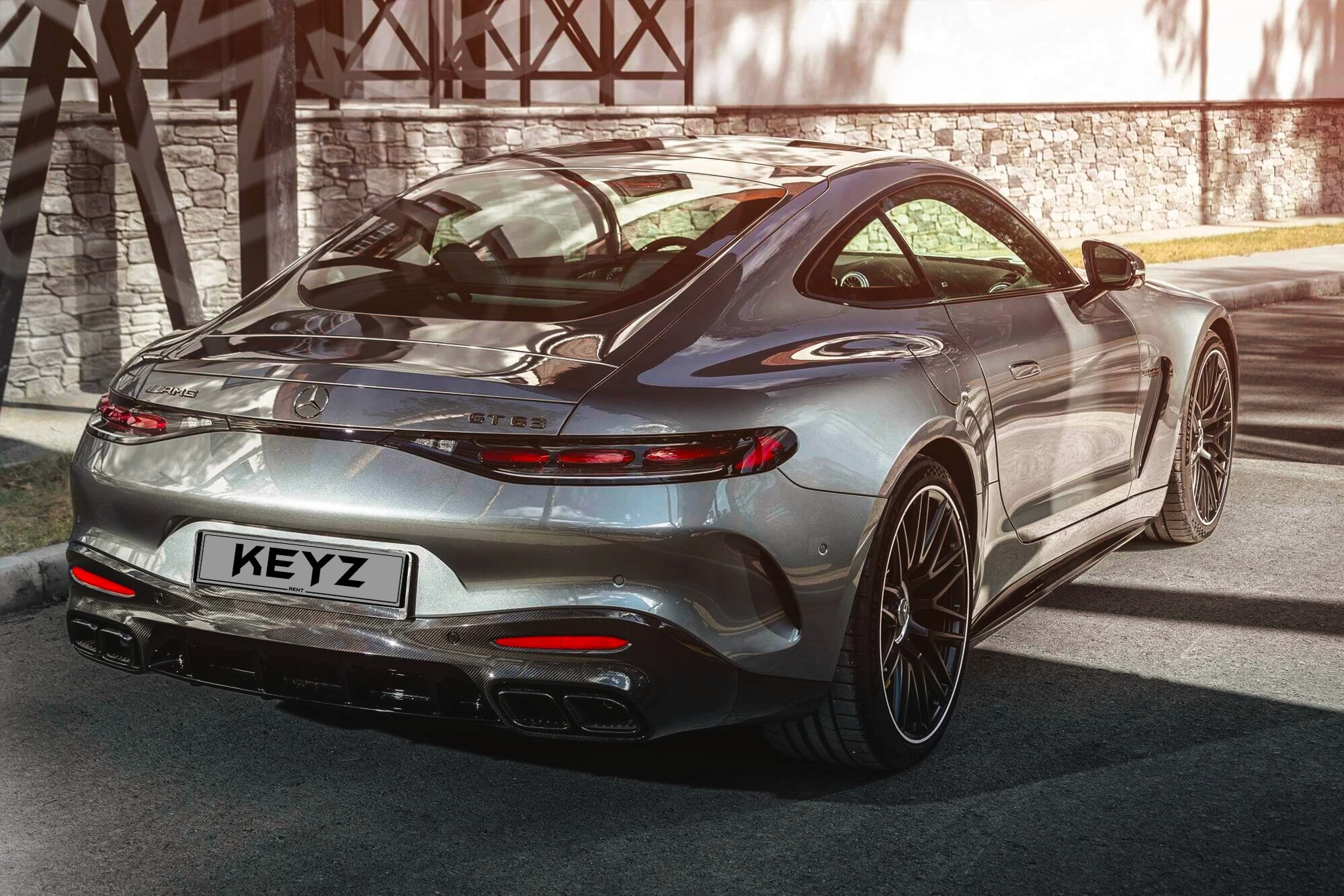 Vue extérieure arrière Mercedes-Benz AMG GT 63 S Gris – Location Supercar à Dubaï | Keyz Rent