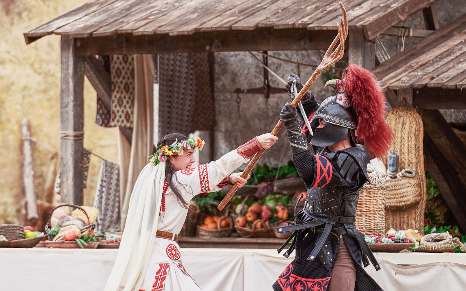 Medieval reenactment at Puy du Fou España with actors in historical costumes.