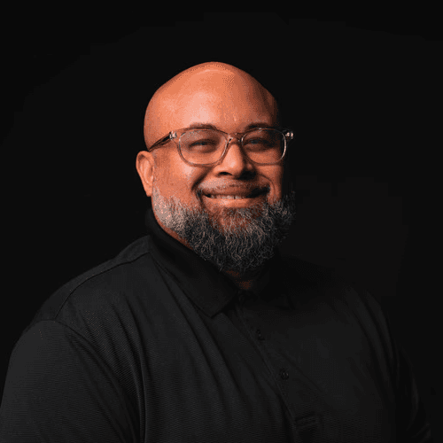 Steventhen Holland Headshot