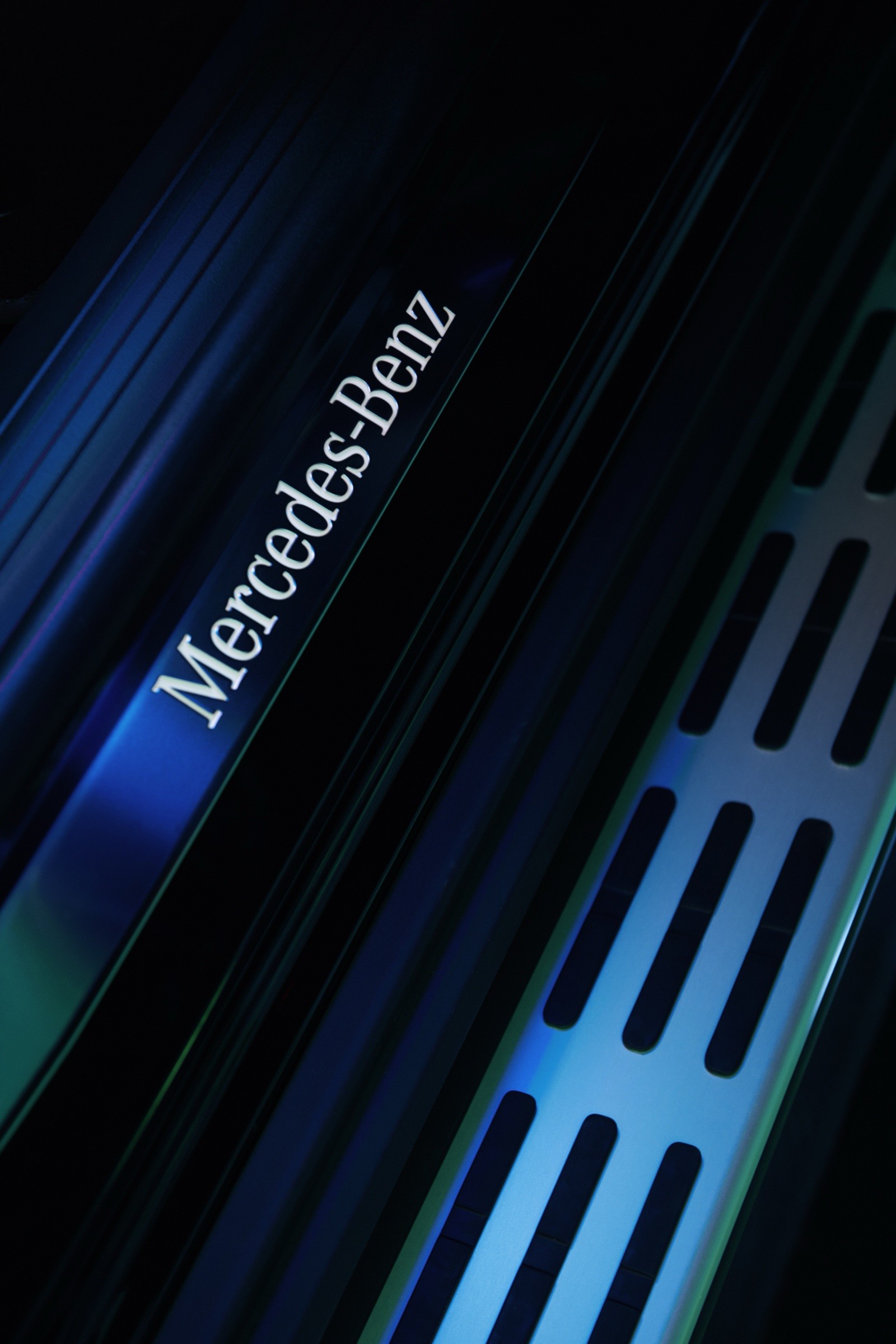 Mercedes-Benz · 4