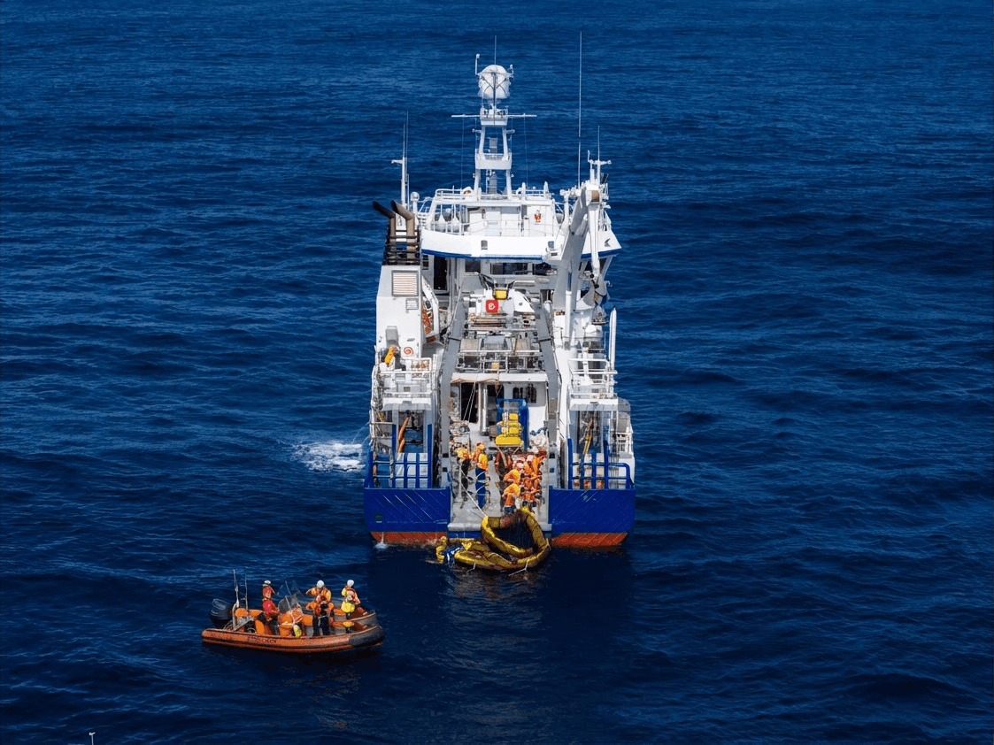 Gigablue’s field crew guides deployment equipment into the water from the stern deck