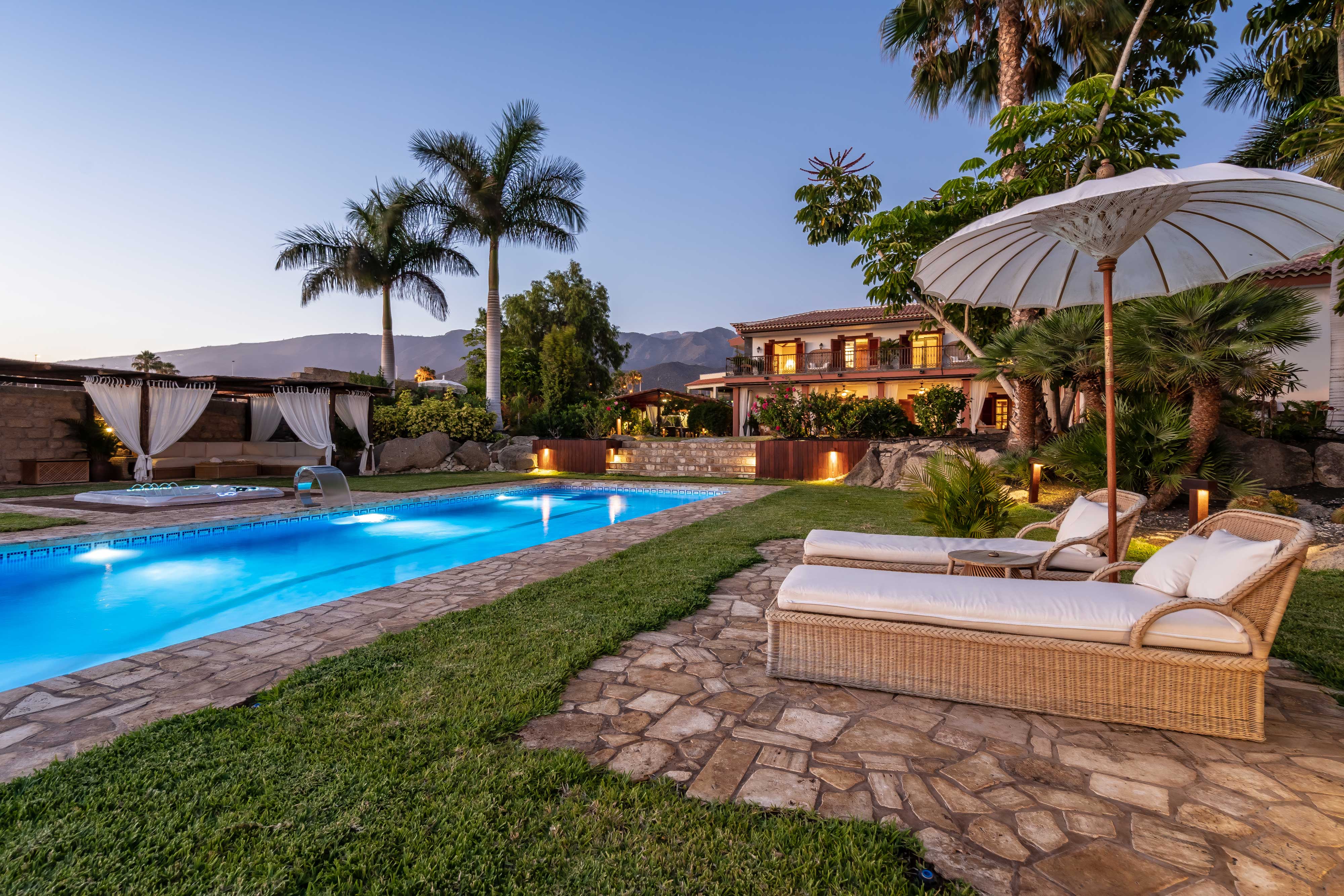 Vista de la Finca La Rosa de Los Vientos con piscina privada