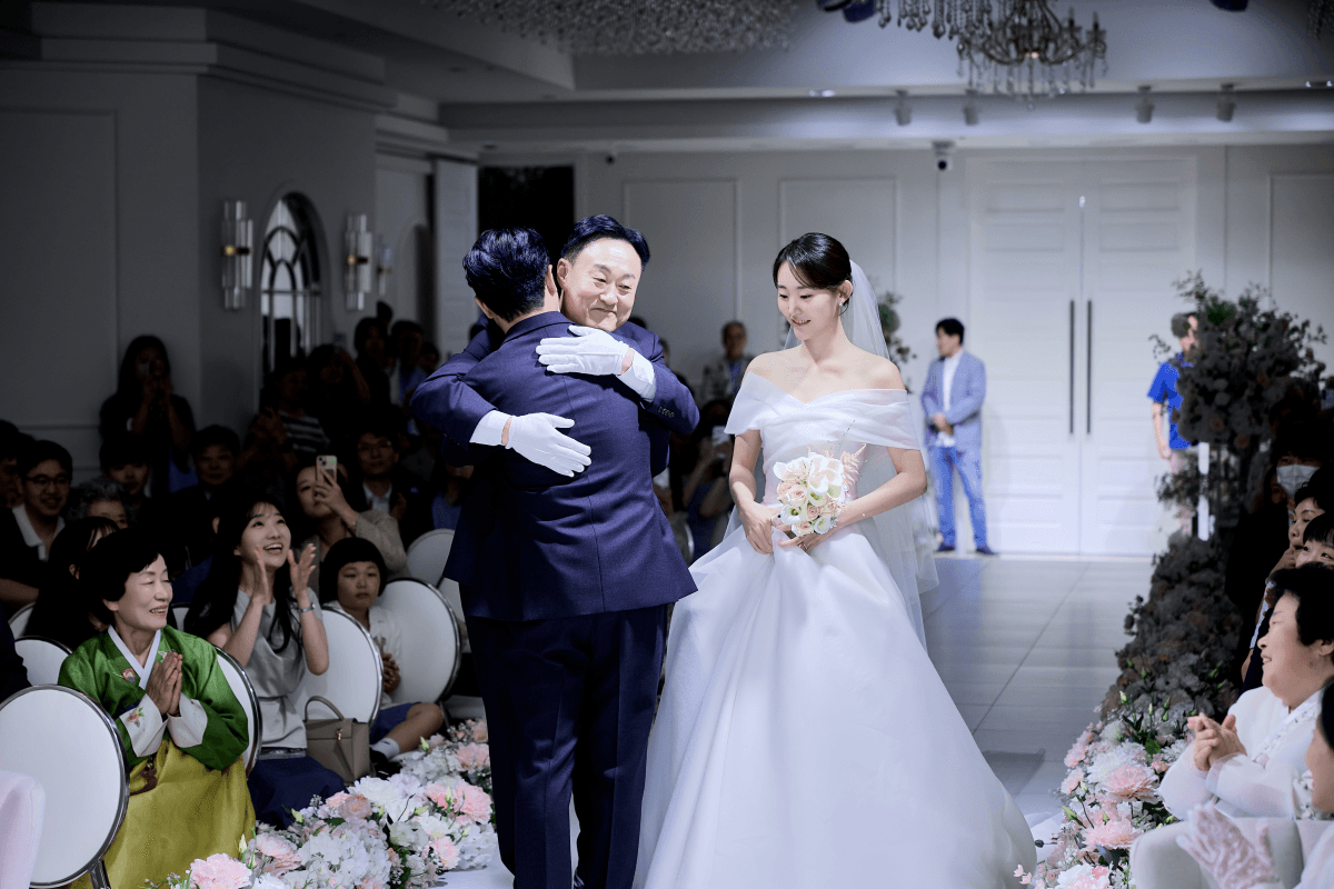 선릉 더휴 웨딩홀 본식스냅 | 사진과 영상을 원팀으로 준비한 디어데이스냅 후기