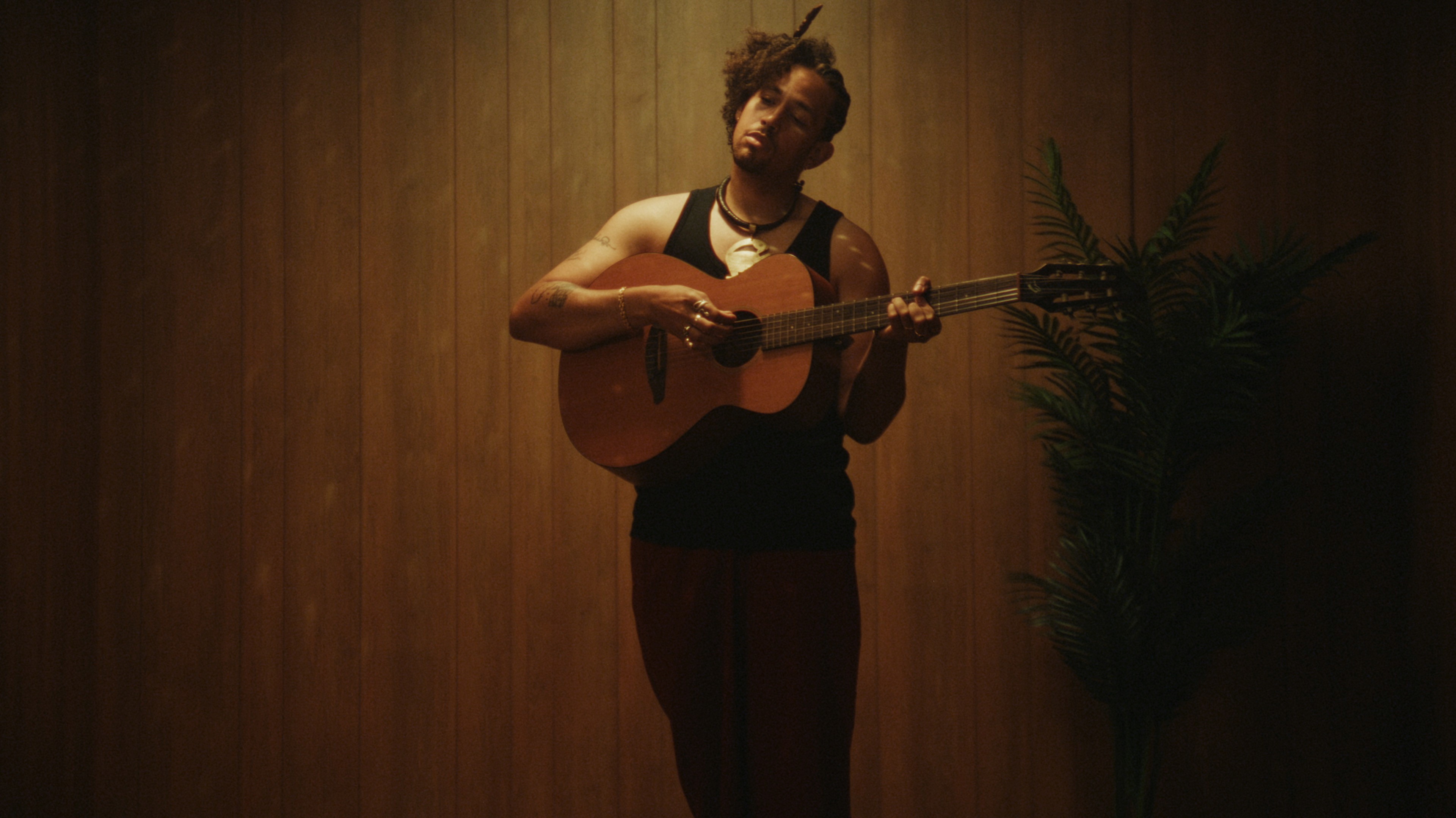 Still from Diáspora, a music video for Nombe (2025).