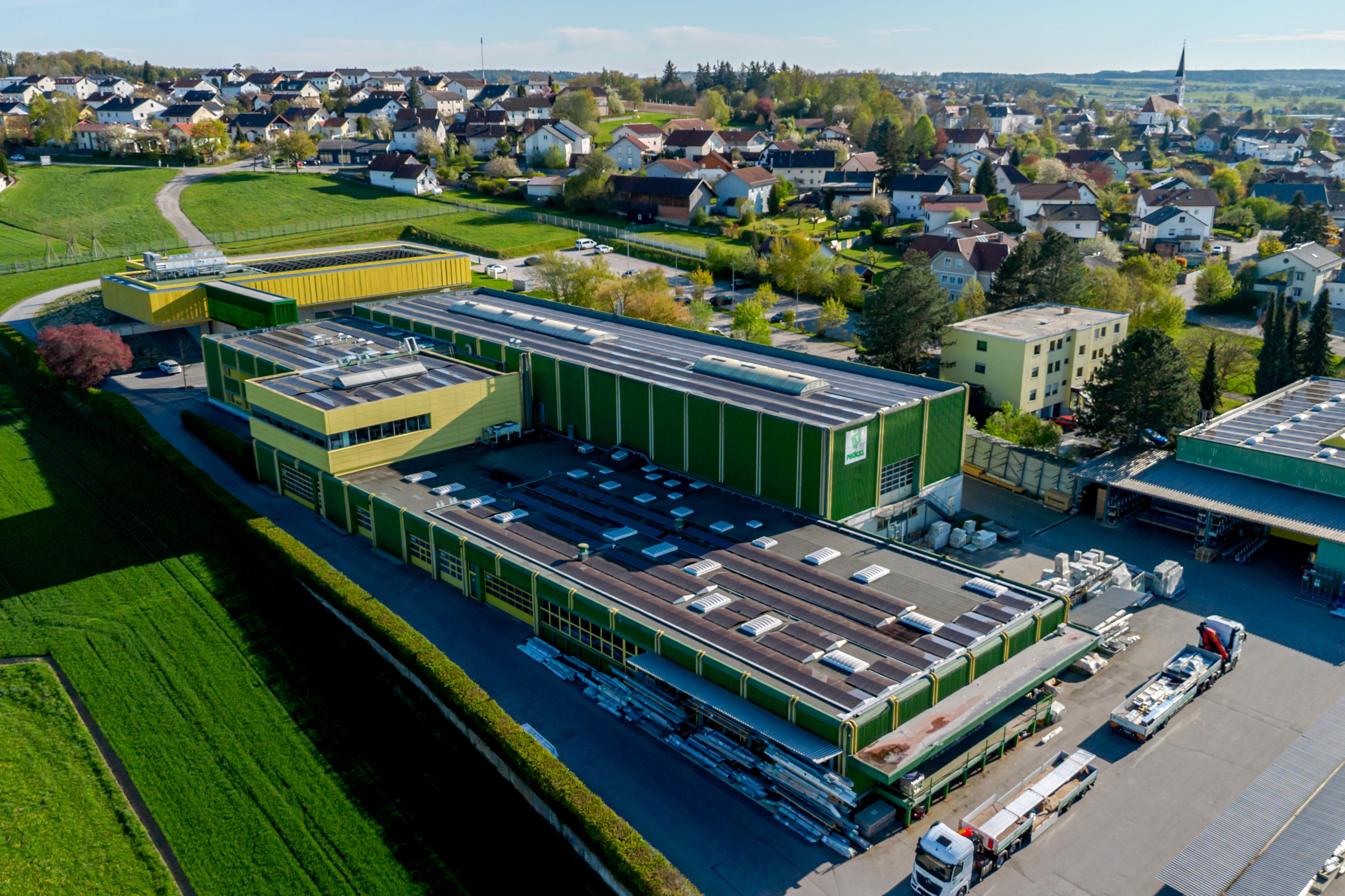 PV-Module auf einem Gewerbedach