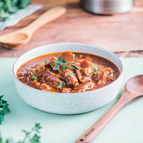 Hartige stoofschotel met kruiden uit het 5 Day Fast menu.